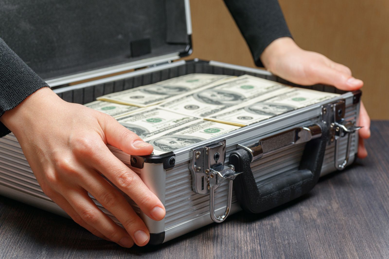 Dollar Edges Up on Weak Stocks and Crude Oil Strength