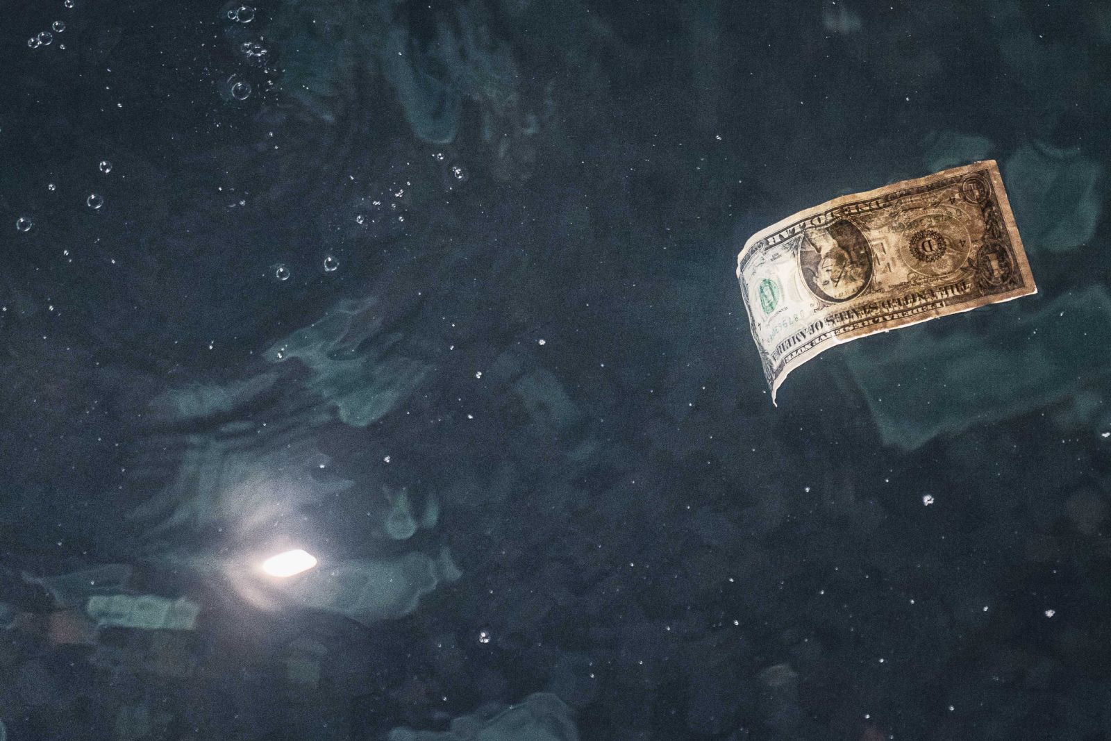 Dollar Falls and Gold Rallies as US CPI Trails Estimates