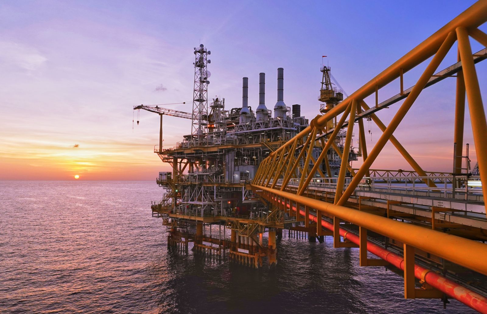 Dollar Strength Sparks Long Liquidation in Crude Oil Futures