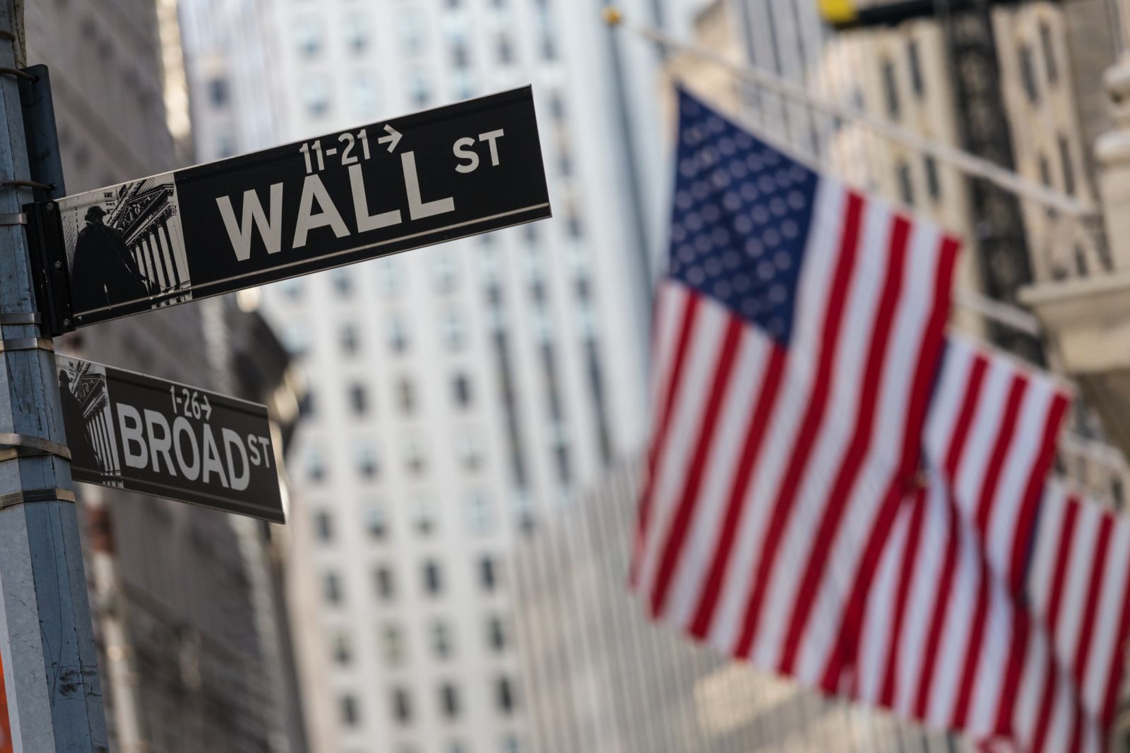 Stocks Tumble as the Rout in Chipmakers Deepens