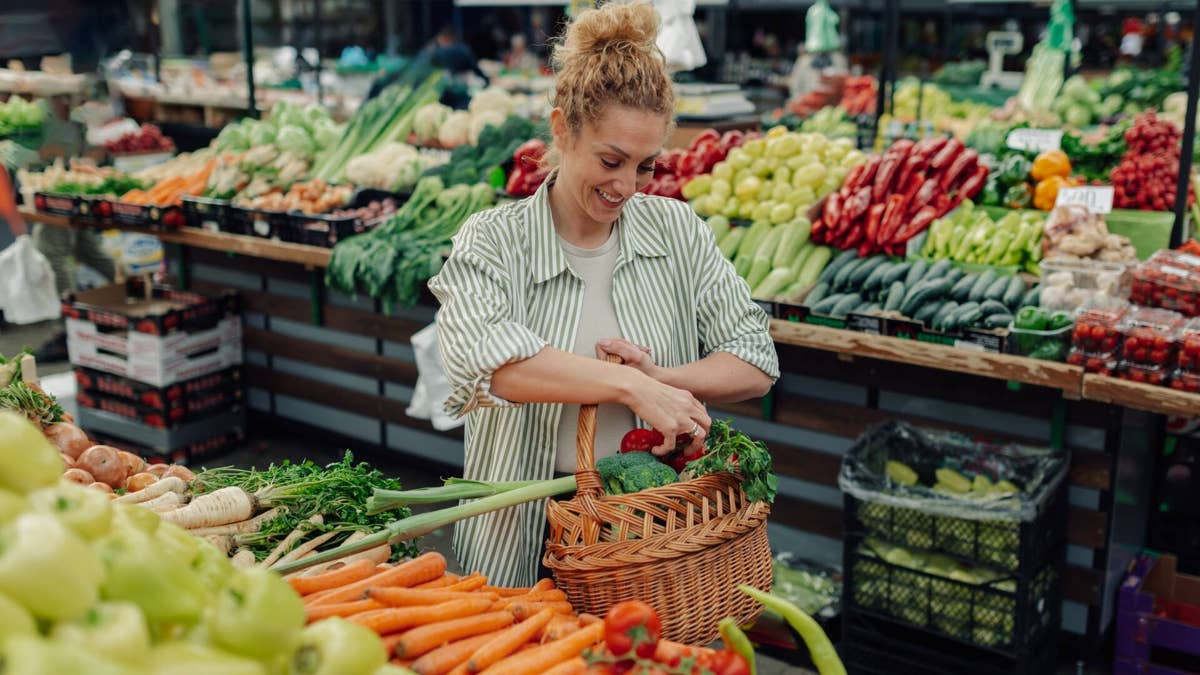 Kroger and Albertsons make key moves to take on Amazon, Walmart